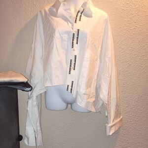 Chic White Shirt with Black Detailing All Gender Cropped